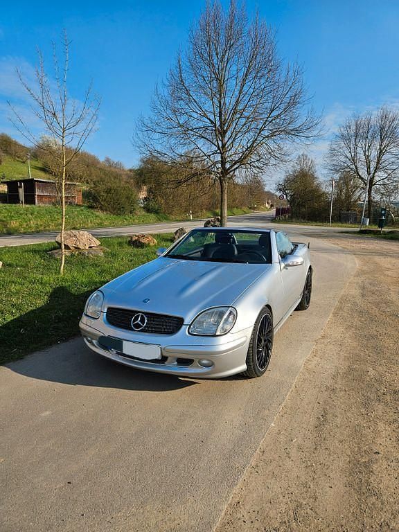 Gebraucht Mercedes SLK320 218 PS (160 kW) 2000 Silber Cabrio