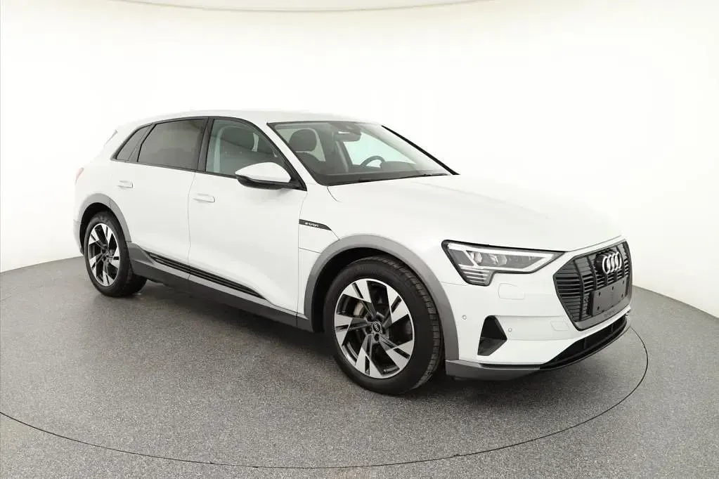 Second-hand Audi e-tron Advanced 230 kW (313 CP) 2022 Alb SUV