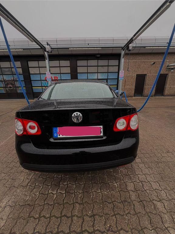 Schwarz Gebraucht 2005 VW Jetta Trendline Limousine | 2.000 € (Fairer Preis) - Bild 1/4
