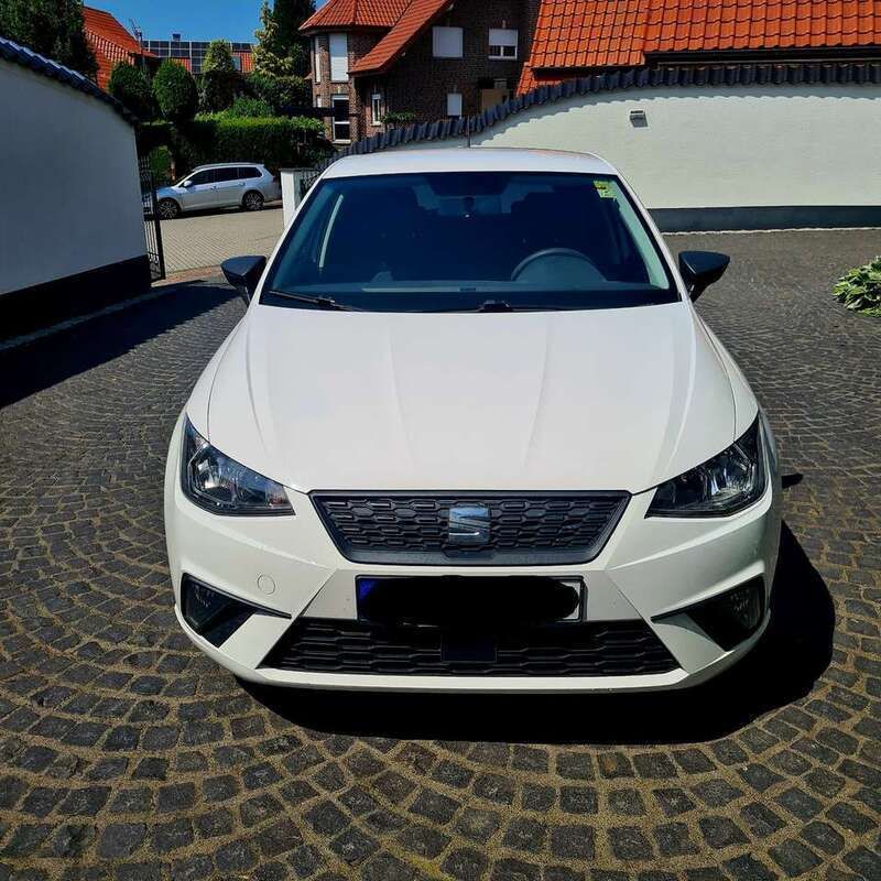 Weiß Gebraucht 2017 Seat Ibiza Reference Limousine | 9.600 € (Guter Preis) - Bild 1/4
