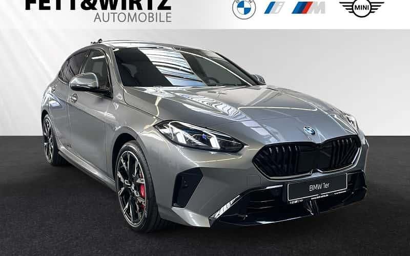 Schwarz Neu 2025 BMW 120 Shadowline Kleinwagen | 40.190 € (Fairer Preis) - Bild 1/4