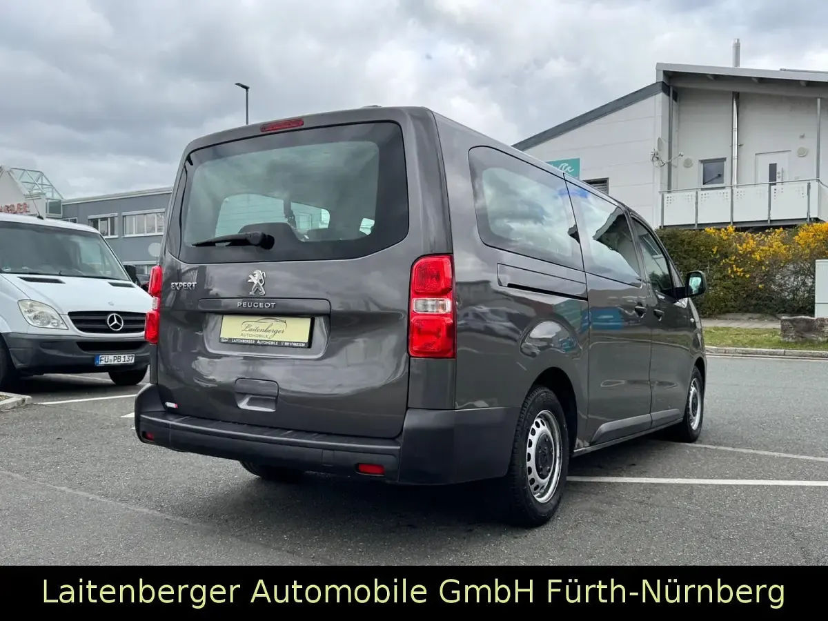Gebraucht Peugeot Expert 144 PS (105 kW) 2021 Grau Van