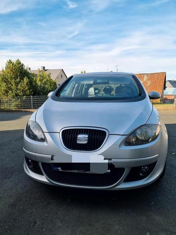 Grau Gebraucht 2004 Seat Altea Van / Kleinbus | 1.500 € (Superpreis) - Bild 1/4