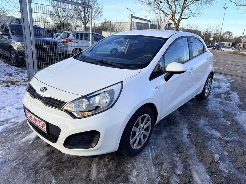 Gebraucht Kia Rio Edition 7 109 PS (80 kW) 2015 Weiß Limousine