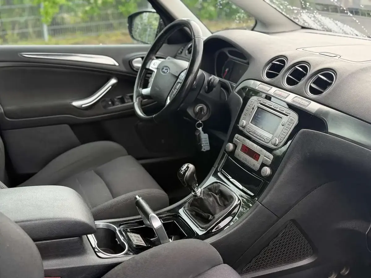 Gebraucht Ford S-MAX Titanium 163 PS (119 kW) 2010 Pantherschwarz metallic Van / Kleinbus