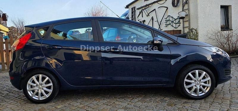 Gebraucht Ford Fiesta Trend 82 PS (60 kW) 2015 Blau Limousine