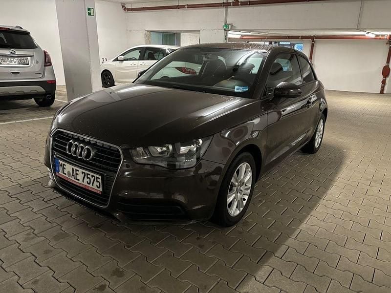 Braun Gebraucht 2011 Audi A1 Attraction Kleinwagen | 5.200 € (Fairer Preis) - Bild 1/4