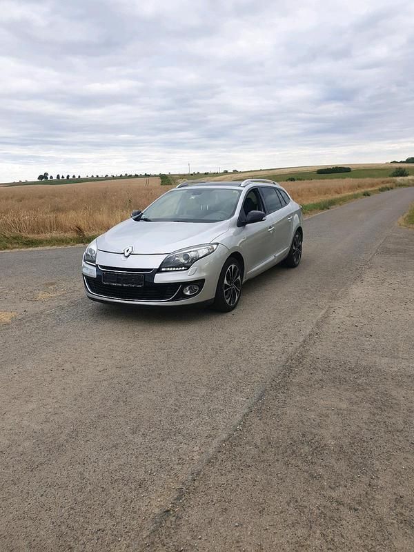 Silber Gebraucht 2012 Renault Mégane GrandTour Bose Edition Kombi | 5.900 € (Fairer Preis) - Bild 1/4