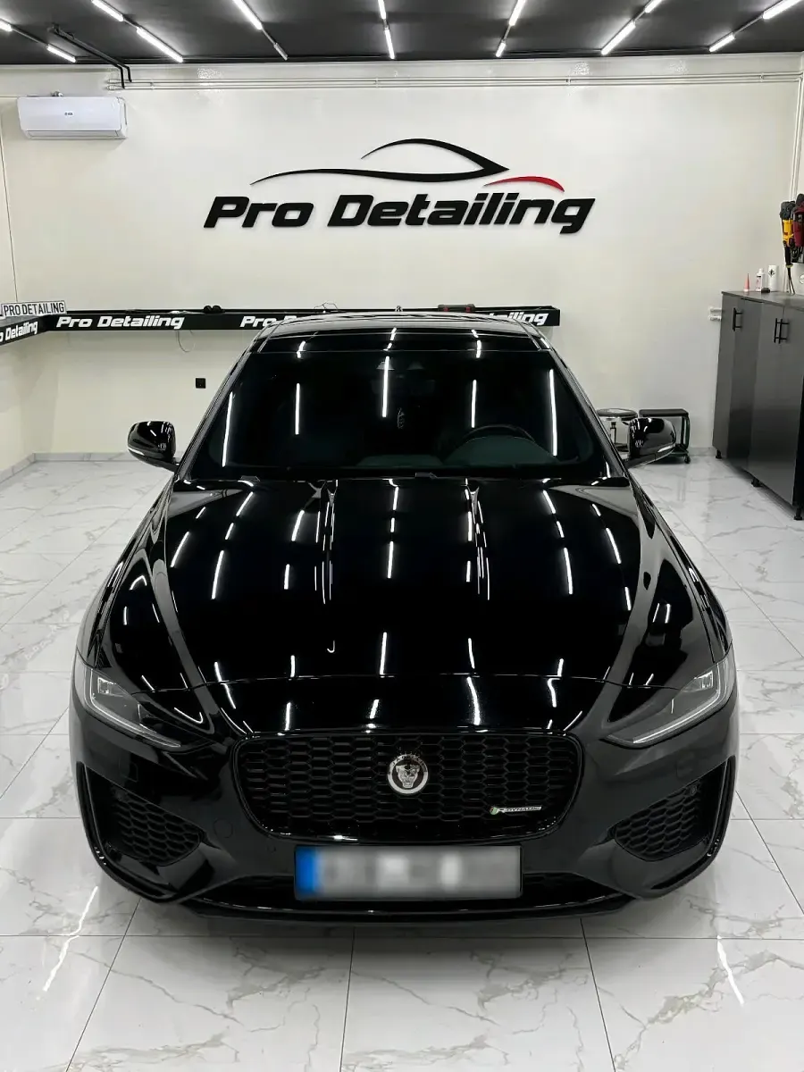 Używany Jaguar XE R-Dynamic 300 KM (220 kW) 2020 Czarny Sedan/Limuzyna
