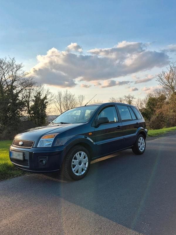 Gebraucht Ford Fusion Ambiente 80 PS (58 kW) 2010 Blau Kleinwagen