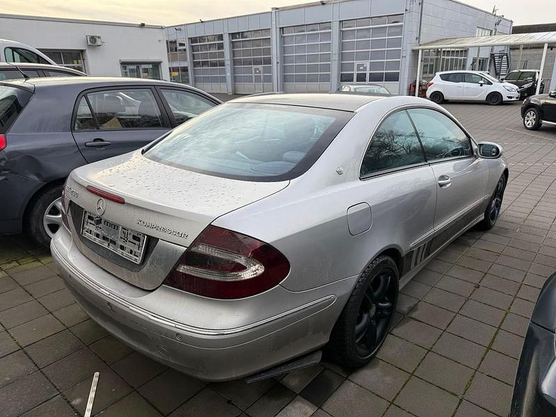 Gebraucht Mercedes CLK200 163 PS (119 kW) 2004 Silber Coupé