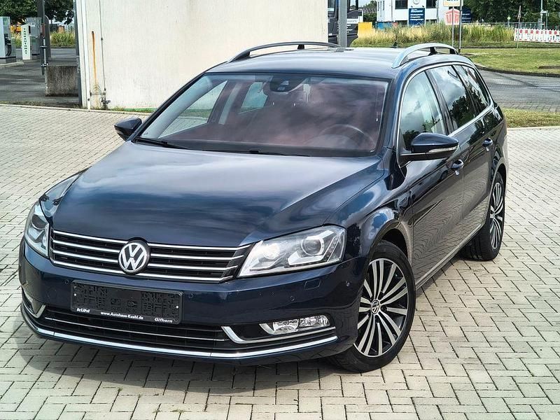 Blau Gebraucht 2013 VW Passat Highline Kombi | 9.900 € (Fairer Preis) - Bild 1/4