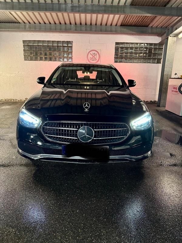 Gebraucht Mercedes E220 194 PS (142 kW) 2021 Schwarz Kombi