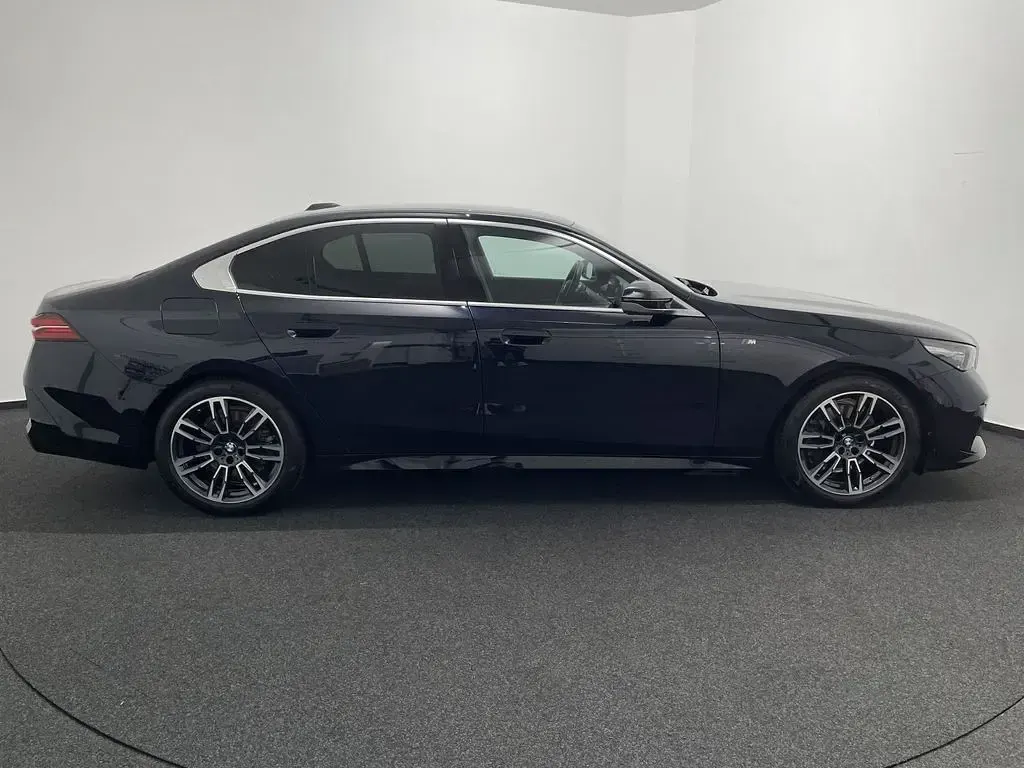 Gebraucht BMW 520 M Sport 197 PS (144 kW) 2024 Schwarz Limousine