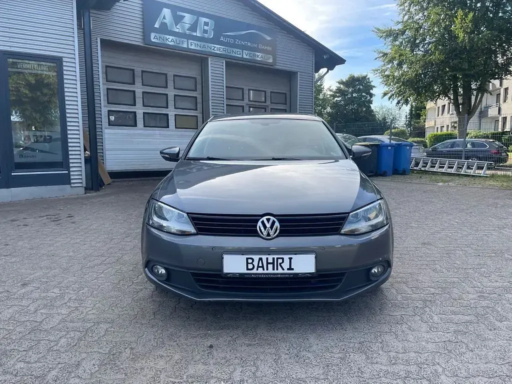 Gebraucht VW Jetta Trendline 105 PS (77 kW) 2011 Grau Limousine