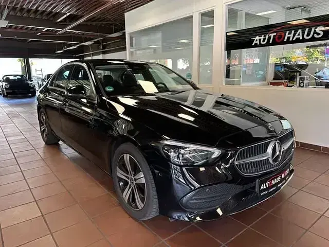 Gebraucht Mercedes C200 Night 204 PS (150 kW) 2022 Obsidianschwarz  metalliclack Limousine
