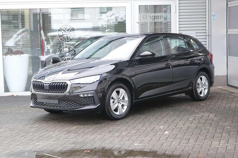 Neu Skoda Scala Selection 116 PS (85 kW) 2025 Schwarz Kleinwagen