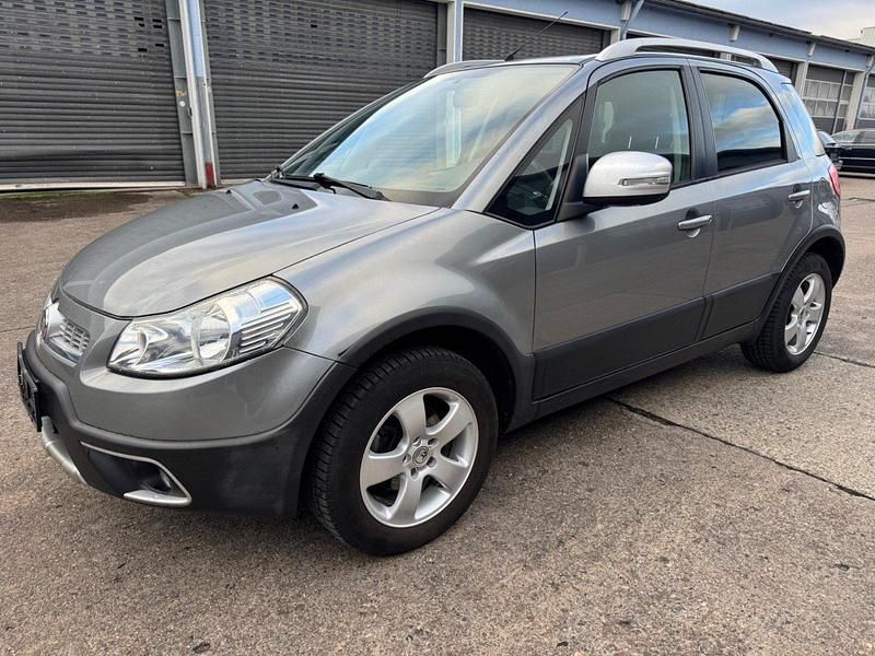 Grau Gebraucht 2013 Fiat Sedici SUV | 5.690 € (Fairer Preis) - Bild 1/4