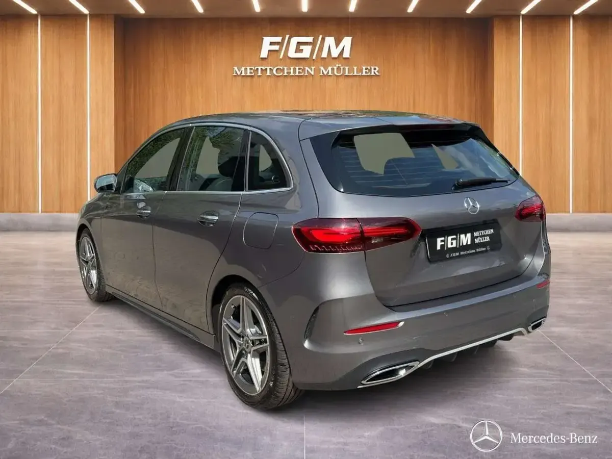 Gebraucht Mercedes B200 AMG line 163 PS (119 kW) 2025 Lack mountaingrau Kleinwagen