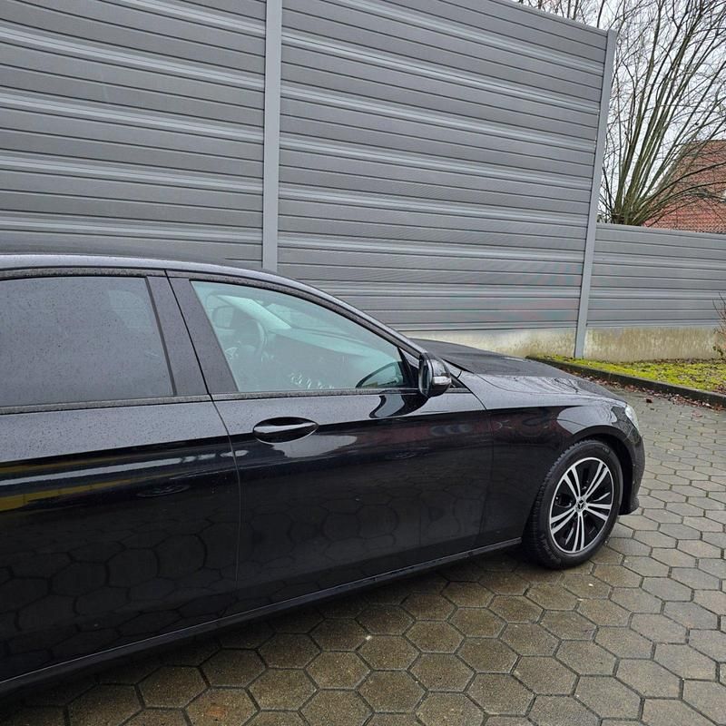 Gebraucht Mercedes E220 Avantgarde 197 PS (144 kW) 2021 Schwarz Limousine