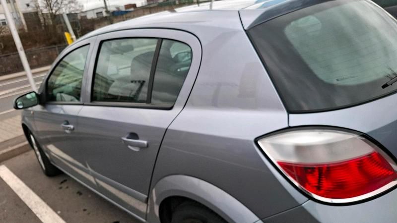 Gebraucht Opel Astra 125 PS (91 kW) 2005 Silber Kleinwagen