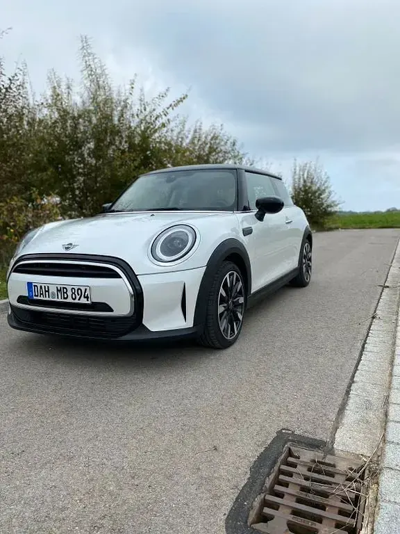 Gebraucht Mini Cooper Classic 136 PS (100 kW) 2023 Weiß Kleinwagen