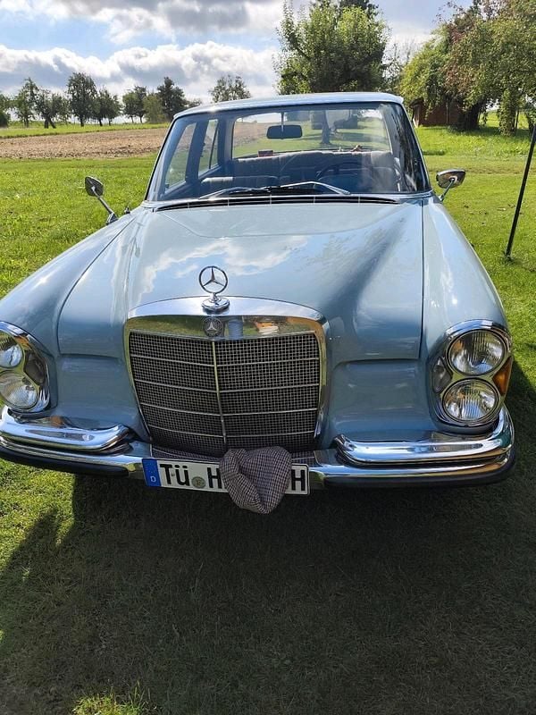 Blau Gebraucht 1968 Mercedes W108 Limousine | 31.500 € - Bild 1/4