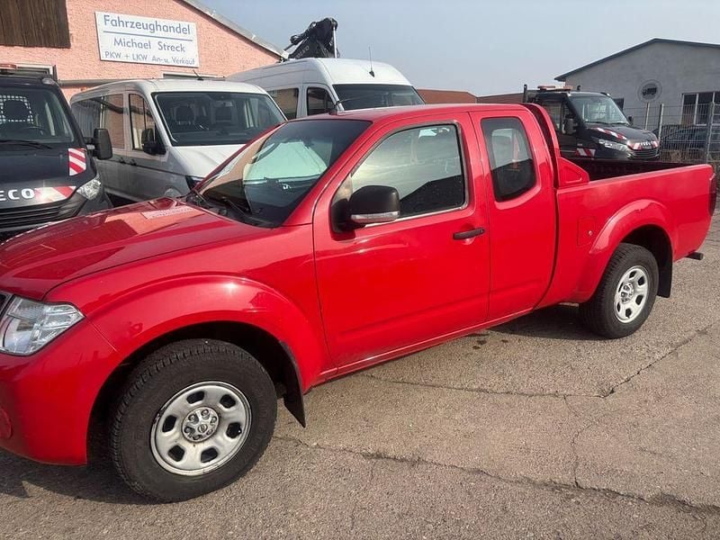 Gebraucht Nissan Navara XE 190 PS (139 kW) 2011 Rot Pickup