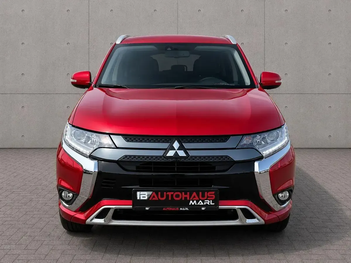 Gebraucht Mitsubishi Outlander Basis 135 PS (99 kW) 2020 Rot SUV