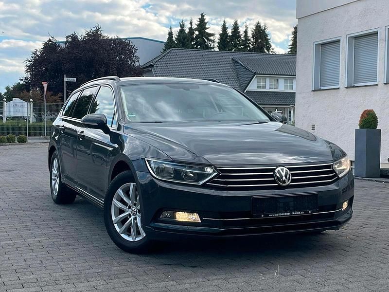 Grau Gebraucht 2015 VW Passat Kombi | 6.950 € (Superpreis) - Bild 1/4