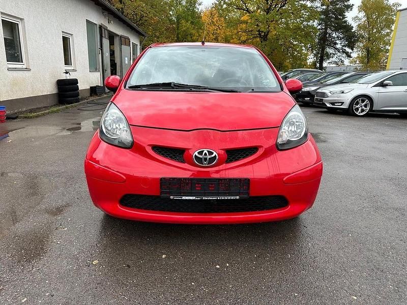 Gebraucht Toyota Aygo Cool 68 PS (50 kW) 2006 Rot Kleinwagen