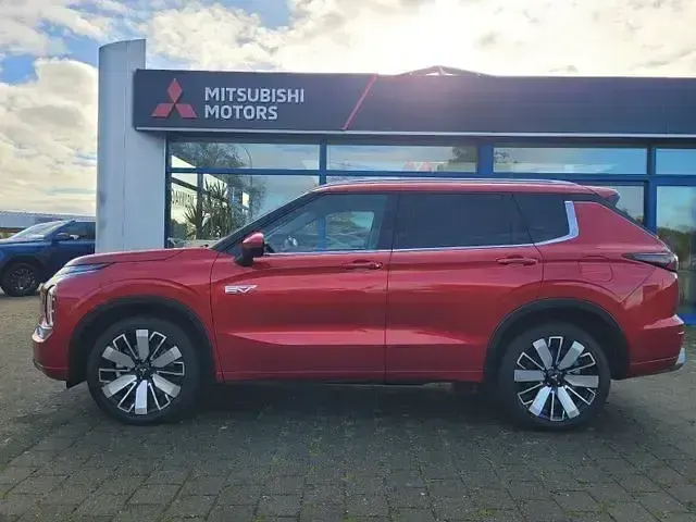 Gebraucht Mitsubishi Outlander P-HEV Top 306 PS (225 kW) 2025 Rot SUV