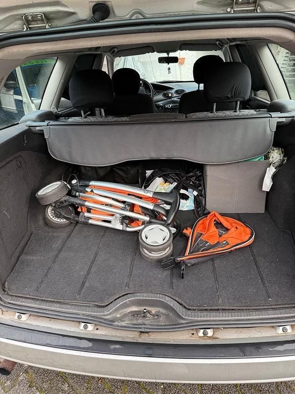 Gebraucht Ford Focus 75 PS (55 kW) 2001 Silber Kombi