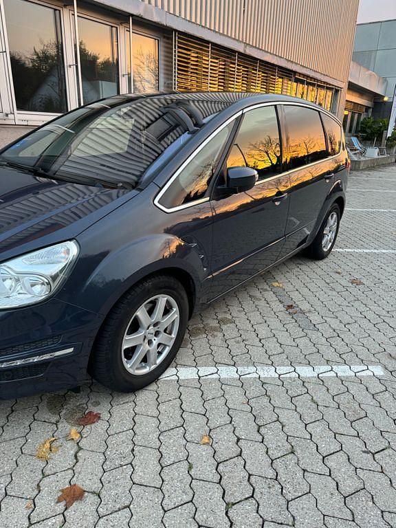 Blau Gebraucht 2013 Ford S-MAX Titanium Van / Kleinbus | 9.499 € (Fairer Preis) - Bild 1/4