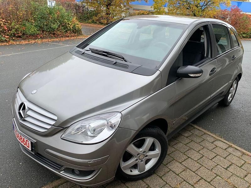 Grau Gebraucht 2008 Mercedes 170 Limousine | 3.950 € - Bild 1/4