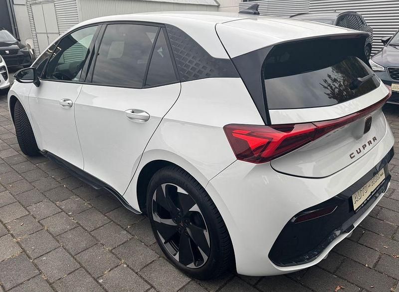 Usata Cupra Born e-Boost 169 kW (231 CV) 2024 Bianco Utilitaria