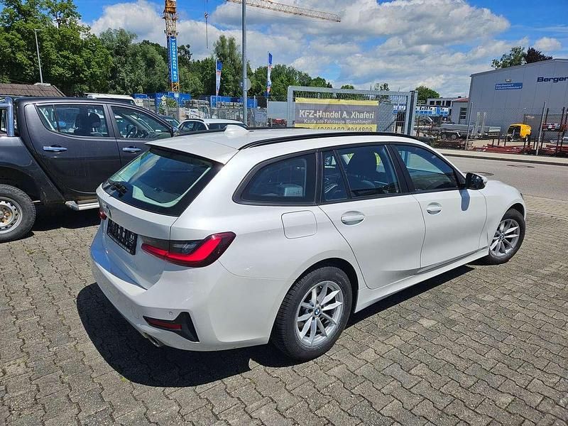 Gebraucht BMW 320 190 PS (139 kW) 2022 Mineralweiss metallic Kombi