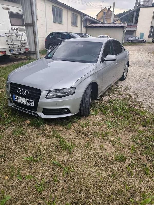 Grau Gebraucht 2010 Audi A4 Ambition Limousine | 3.997 € (Guter Preis) - Bild 1/4