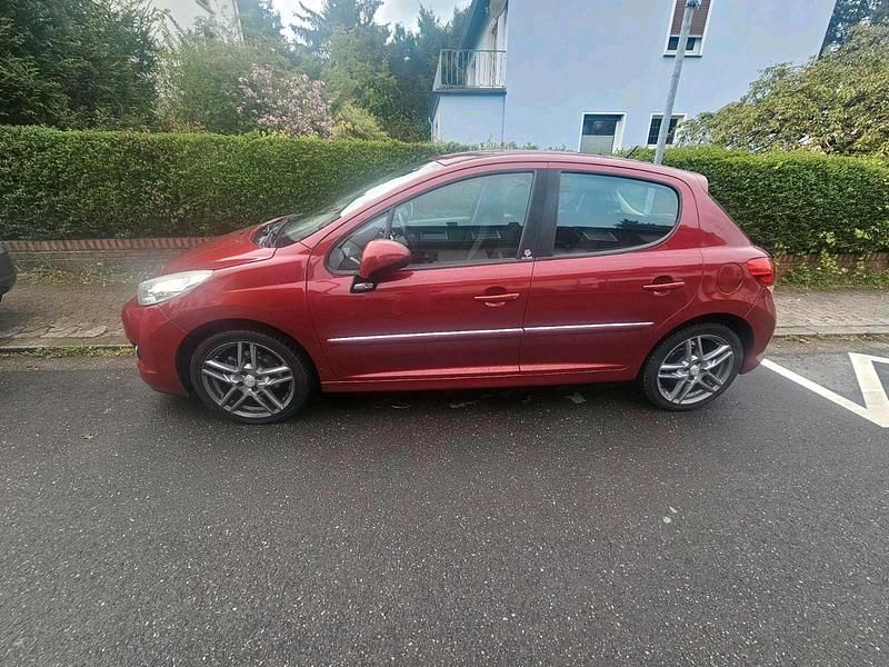 Gebraucht Peugeot 207 120 PS (88 kW) 2011 Rot Limousine