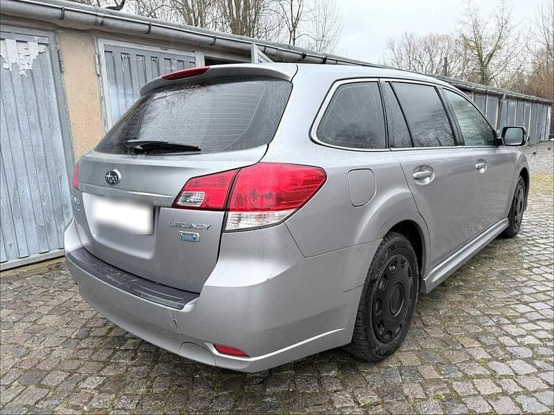 Gebraucht Subaru Legacy 150 PS (110 kW) 2010 Silber Kombi