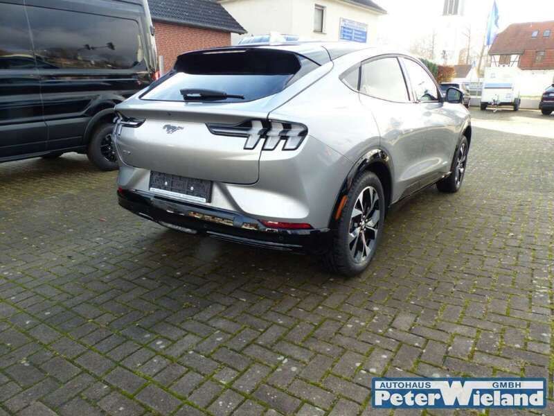 Gebraucht Ford Mustang Mach-E 197 kW (269 PS) 2021 Silber metallic SUV