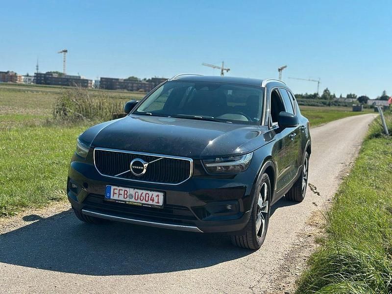 Schwarz Gebraucht 2020 Volvo XC40 Momentum SUV | 24.900 € (Fairer Preis) - Bild 1/4