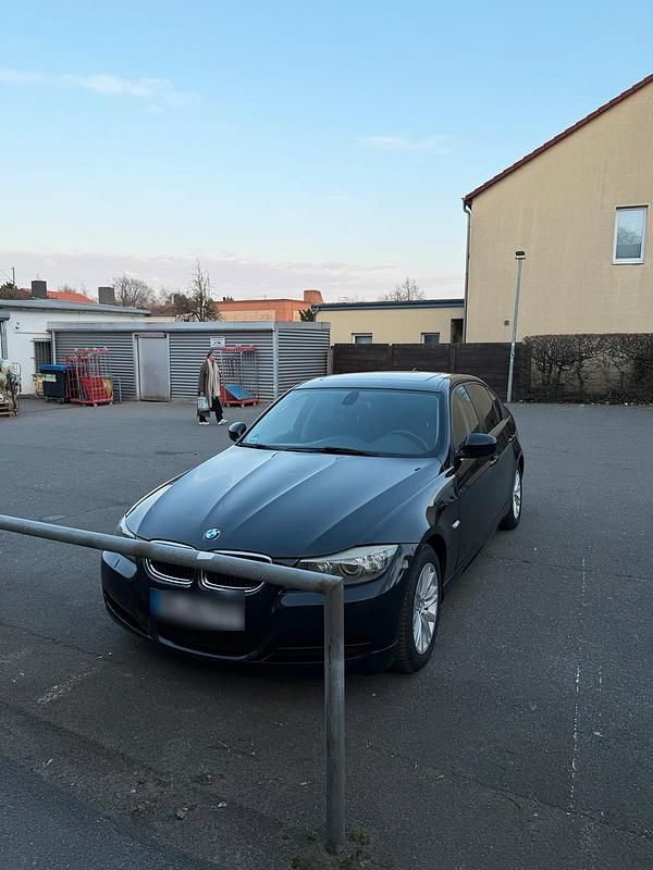 Gebraucht BMW 316 115 PS (84 kW) 2011 Schwarz Limousine