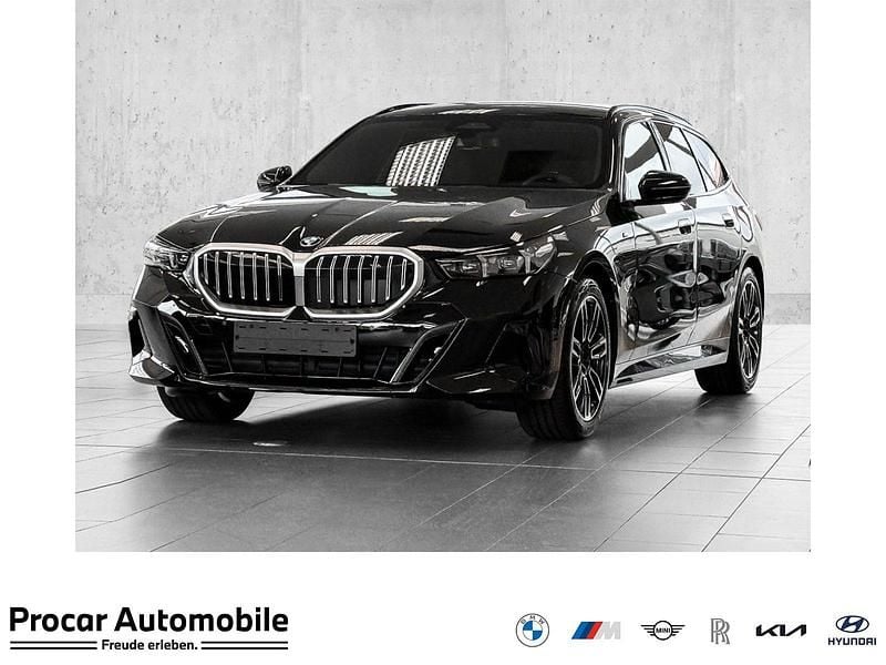 Schwarz Neu 2025 BMW 520 M Sport Kombi | 61.900 € (Fairer Preis) - Bild 1/4