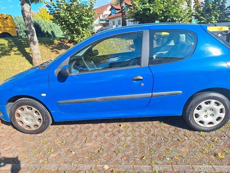 Blau Gebraucht 2004 Peugeot 206 Cabrio | 1.500 € (Fairer Preis) - Bild 1/4