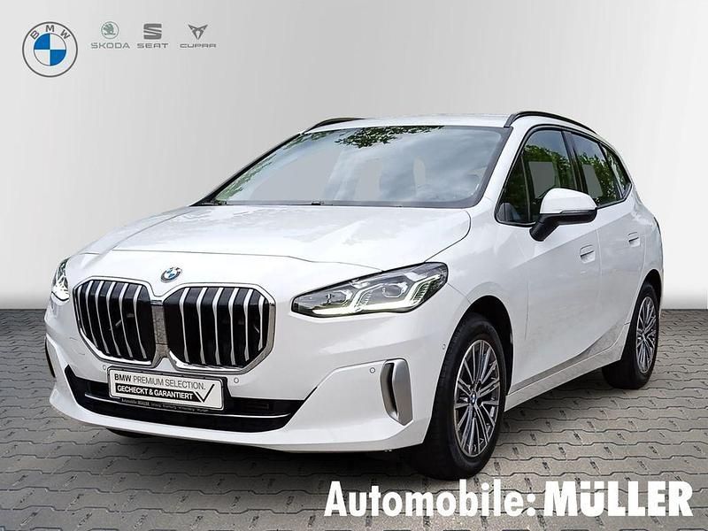 Weiss Gebraucht 2024 BMW 218 Active Tourer Luxury Line Van / Kleinbus | 34.450 € (Etwas zu teuer) - Bild 1/4