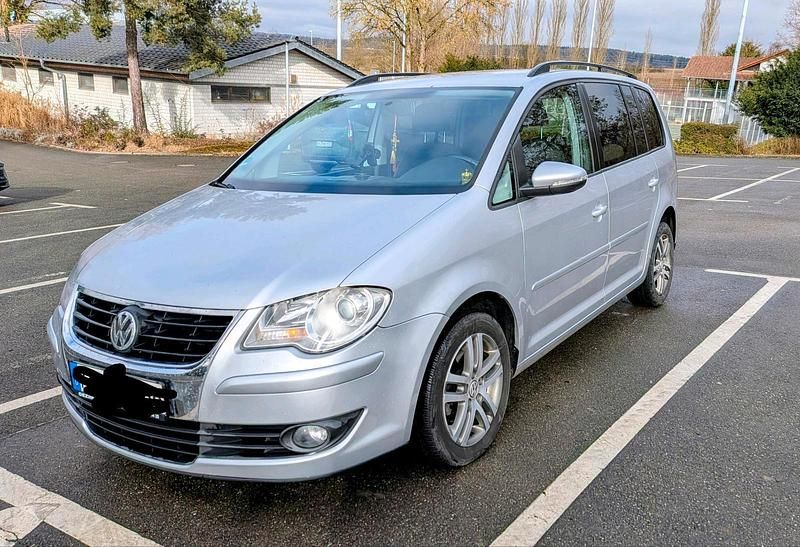 Grau Gebraucht 2010 VW Touran Highline Van / Kleinbus | 5.000 € - Bild 1/4