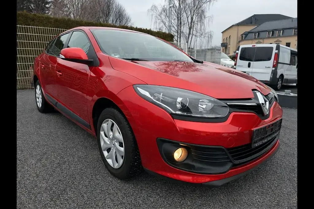 Gebraucht Renault Mégane Authentique 116 PS (85 kW) 2016 Rot Limousine