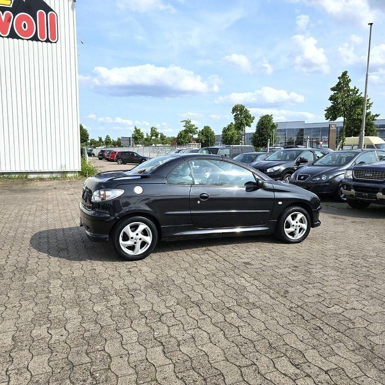 Schwarz Gebraucht 2005 Peugeot 206 CC Platinum Cabrio | 1.450 € (Fairer Preis) - Bild 1/4