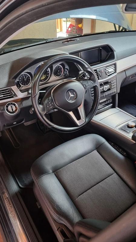 Gebraucht Mercedes E220 170 PS (125 kW) 2012 Grau Kombi